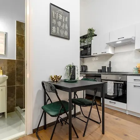 Goblin With Free Private Parking Apartament *