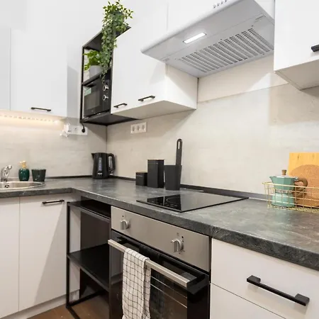 Goblin With Free Private Parking Apartament