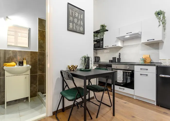 Goblin With Free Private Parking Apartment *